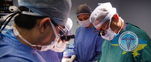 Операция по трансплантации сердца в Индии