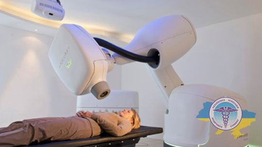 Acoustic neuroma therapy with cyberknife